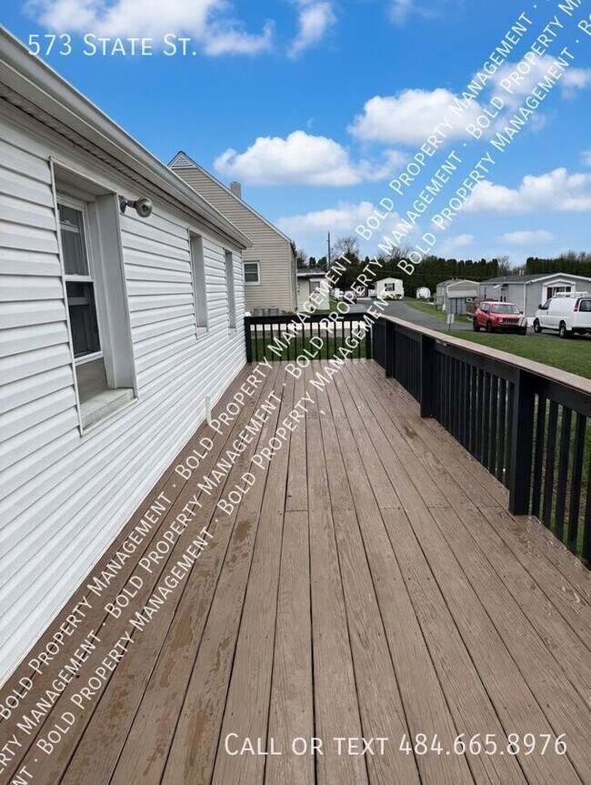 Building Photo - 573 State St