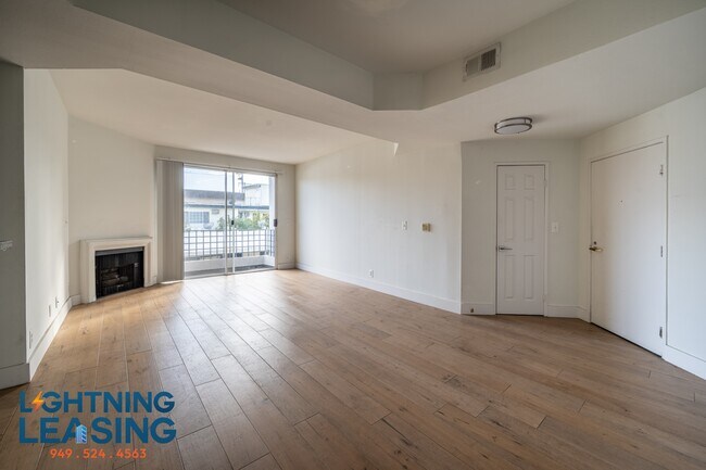 Building Photo - 886 Palm Ave