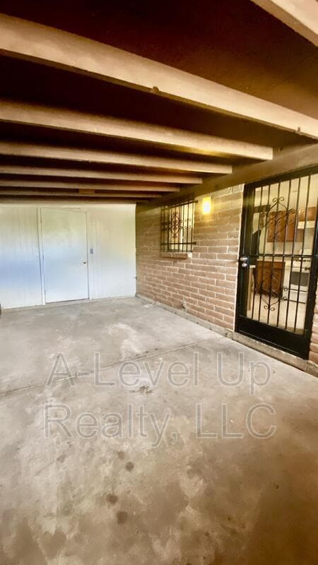 Building Photo - 316 E Elm St