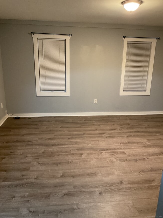 Building Photo - 41 Pleasant St