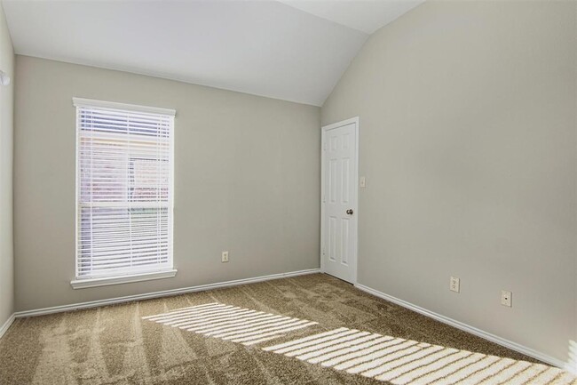 Building Photo - 26007 Waldridge Dr