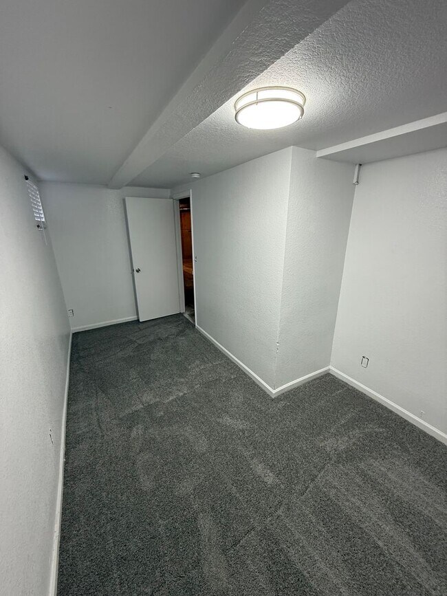 Building Photo - Lansing27