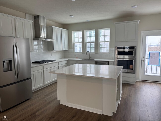 Building Photo - 14555 Elsmere Ln