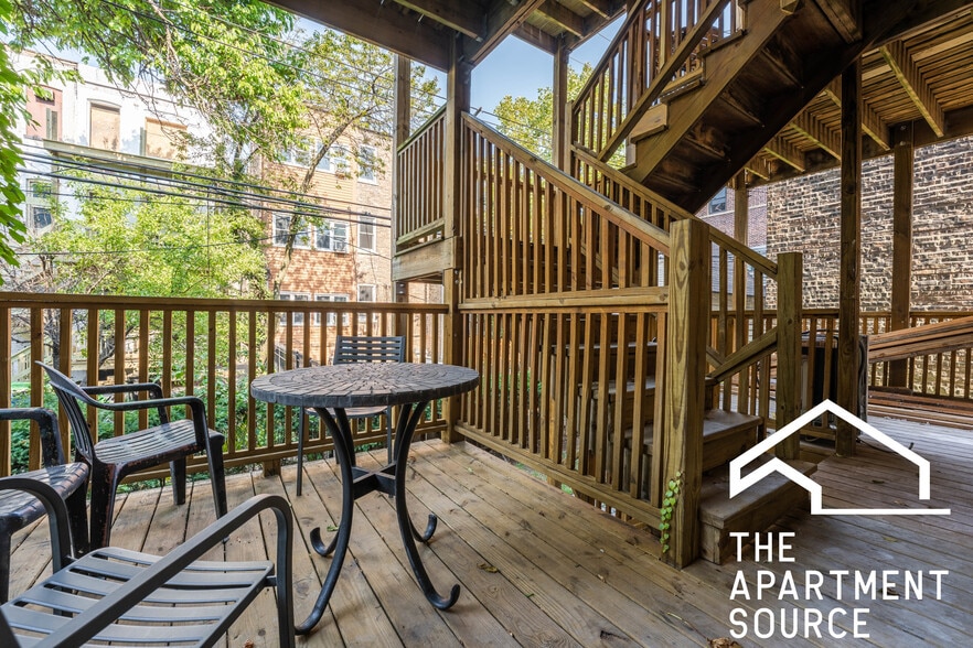 Back Porch / Deck - 652 W Buckingham Pl