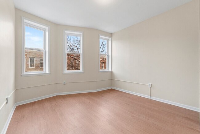 Building Photo - 428 E Lorraine Ave