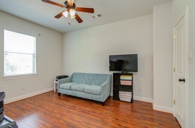 Building Photo - 10205 Brooktree Dr