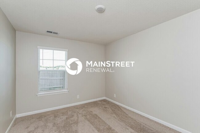 Building Photo - 4 Bedroom Pet-Friendly Home in Clinton, TN with Main Street Renewal