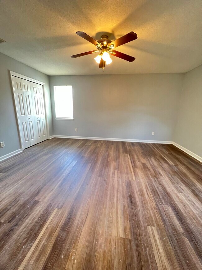 Building Photo - 1403 Valleybrook Ct