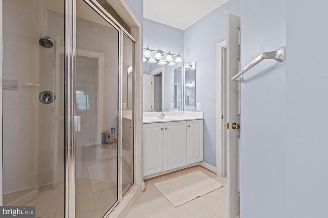 Building Photo - 2456 Eastbourne Dr