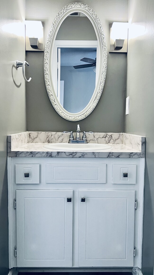 Building Photo - 516 Brent Rd