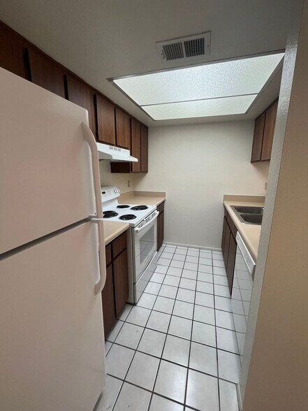 Building Photo - 1201 S McClintock Dr