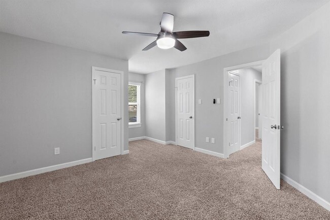 Building Photo - 231 E Golden Arrow Cir