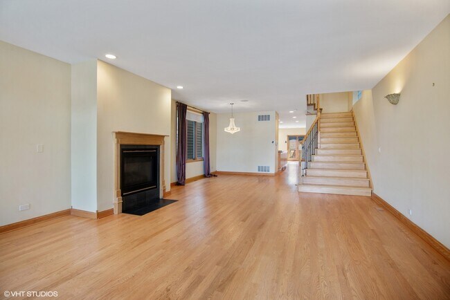 Building Photo - 1631 W Wolfram St