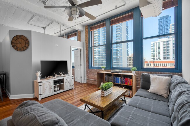 Building Photo - 124 W Polk St