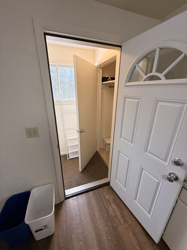 Building Photo - 310 Poplar St