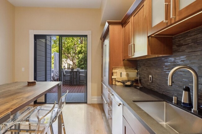 Building Photo - Charming, Furnished 1bd in the Castro