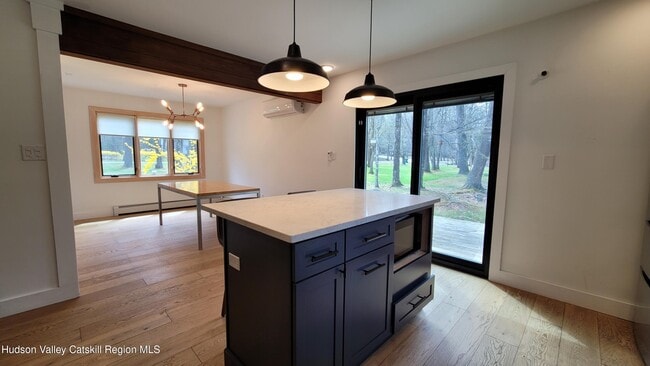 Building Photo - 90 Van Dale Rd