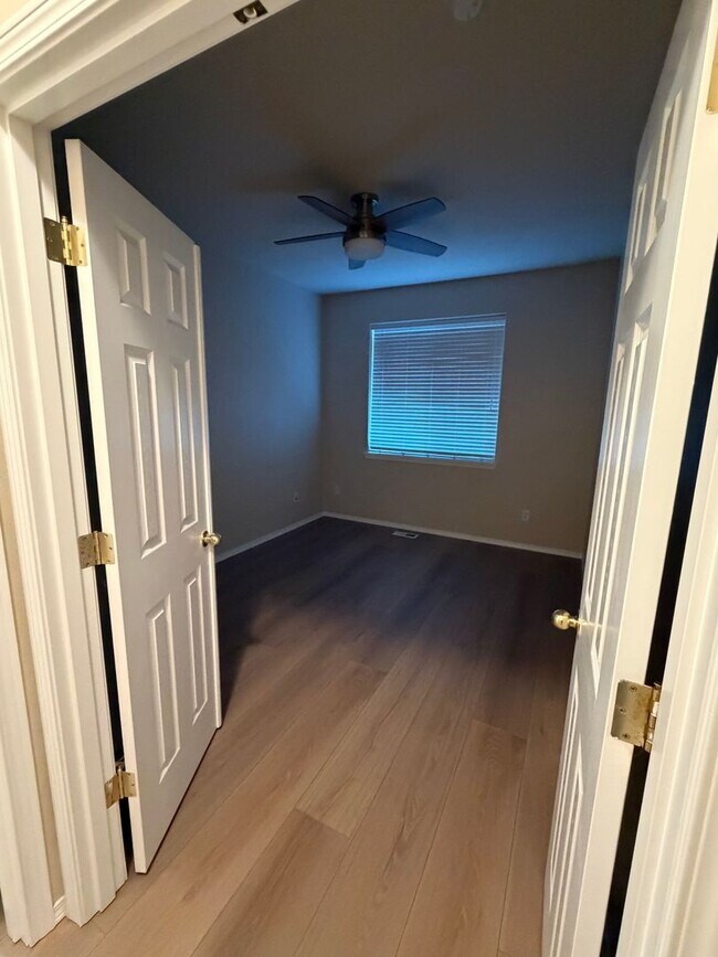 Building Photo - 413 Roger Smith Dr