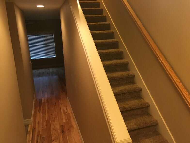 Building Photo - 2060 SW Kendra St