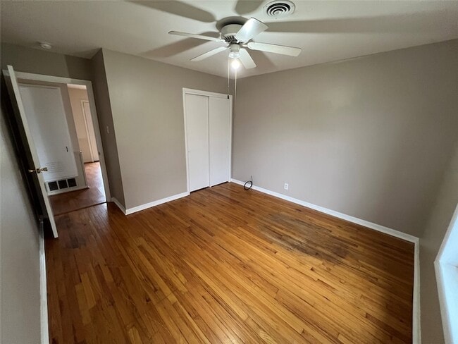 Building Photo - 2106 N Loy St