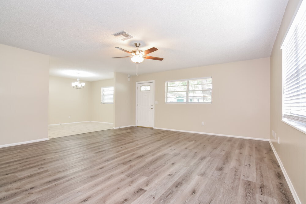 Building Photo - 2451 Glenview Dr