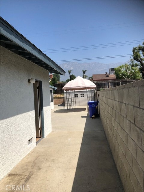 Building Photo - 8552 La Vine St