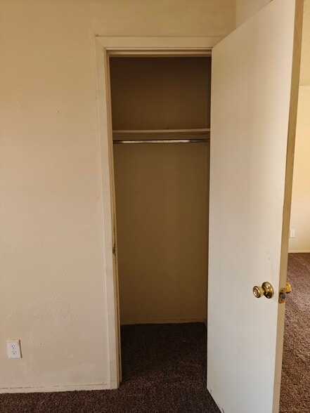 Building Photo - 3220 Wellesley Ct NE