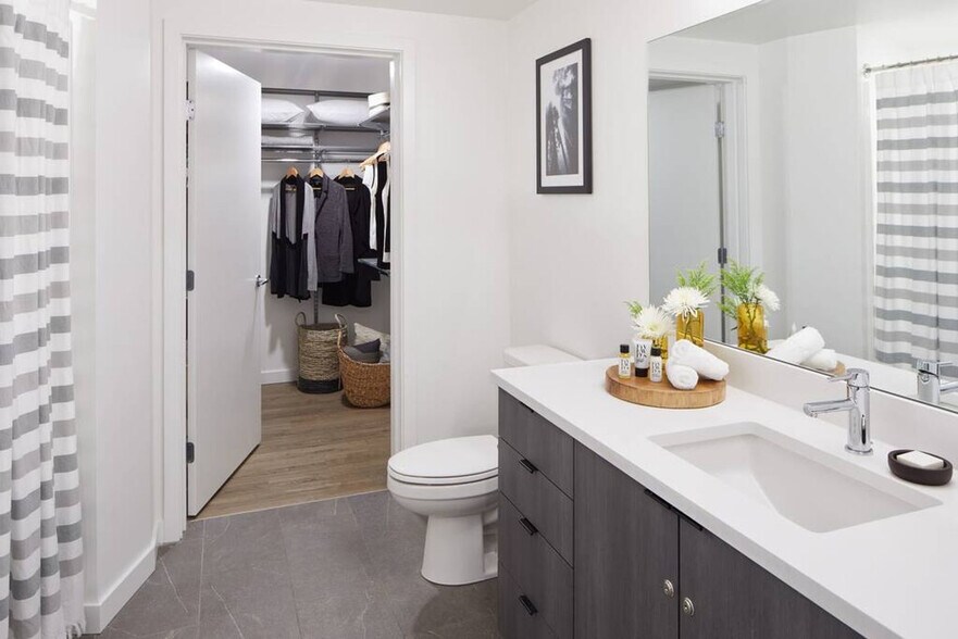 Building Photo - 1122 Madison St