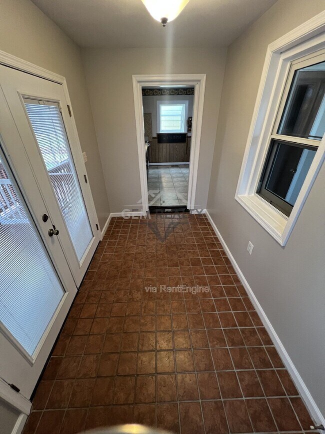 Building Photo - 1244 Mountain View Rd