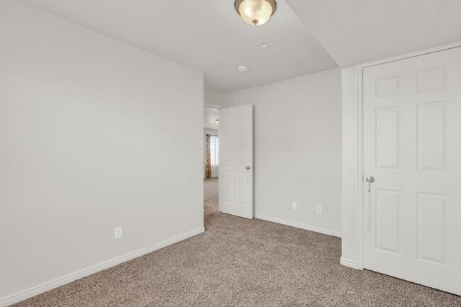Building Photo - 3561-3585 E Rock Creek Rd