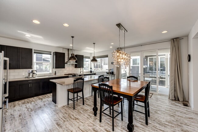 Building Photo - 8881 Southurst St