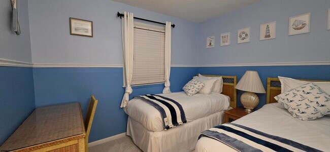 Building Photo - 512 N Somerset Ave