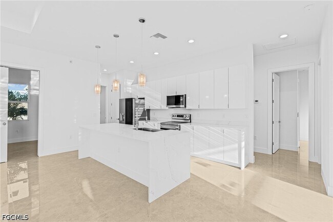 Building Photo - 821 NW 37th Pl