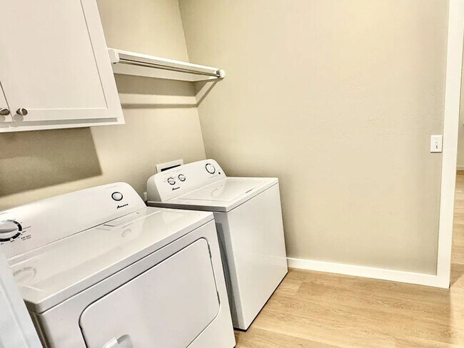 Building Photo - Pet-Friendly 3-Bed Home in Edmond - Move-In Ready!