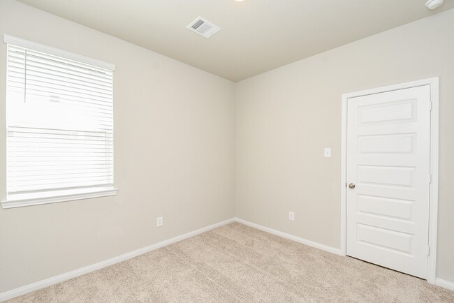 Building Photo - 14042 Chinook Dr