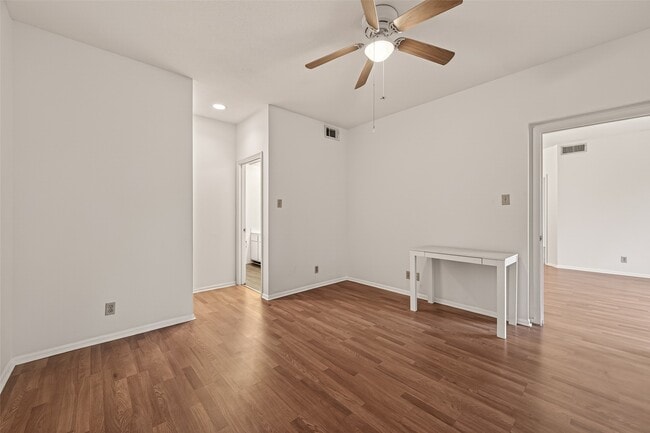 Building Photo - 2211 S Braeswood Blvd