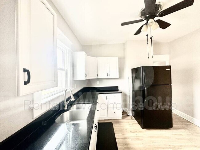 Building Photo - 3114 School St