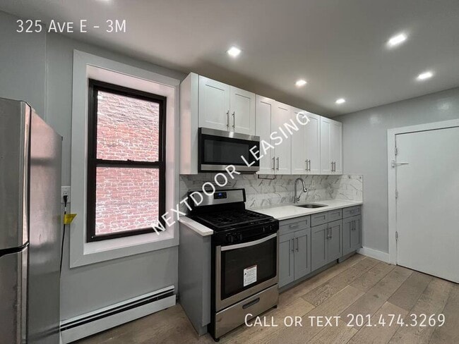 Building Photo - 325 Ave E