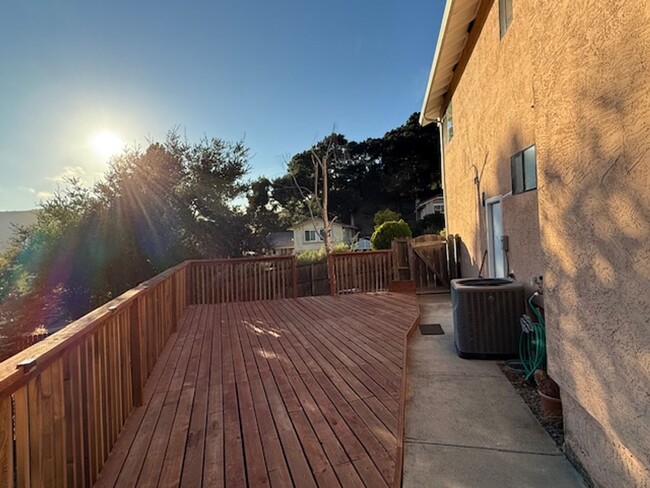 Building Photo - 3-Bedroom Single Family Home in El Sobrant...