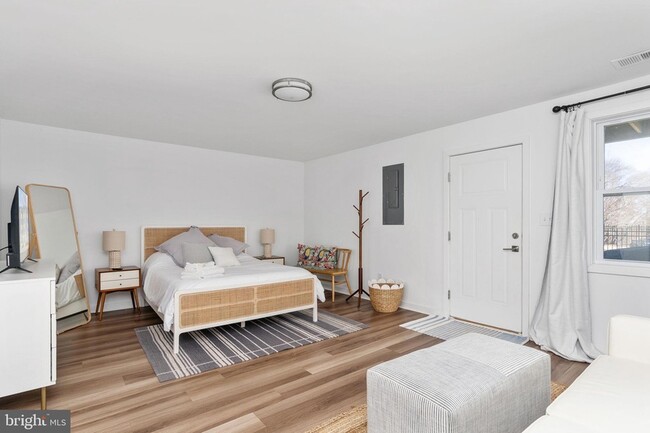 Building Photo - 308 Douglas Ave