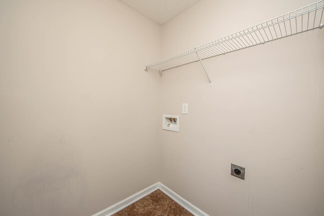 Building Photo - 355 Lockwood Dr