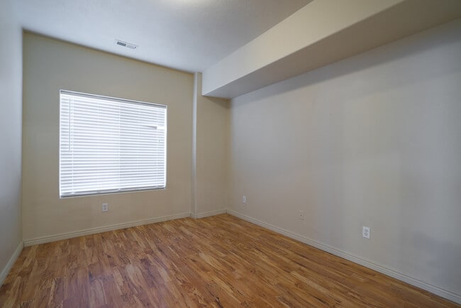 Building Photo - Five bedroom, three bath, 2,300 sq ft town...