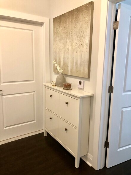 Building Photo - 1901 Summit Ave