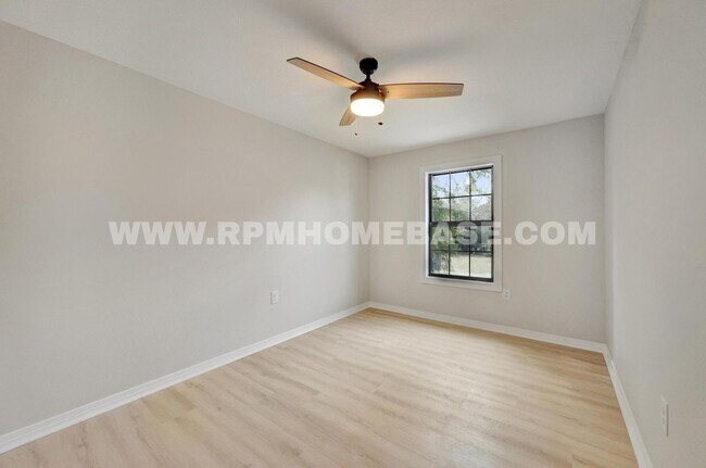 Building Photo - Fully Renovated 5-Bedroom Home with Modern...