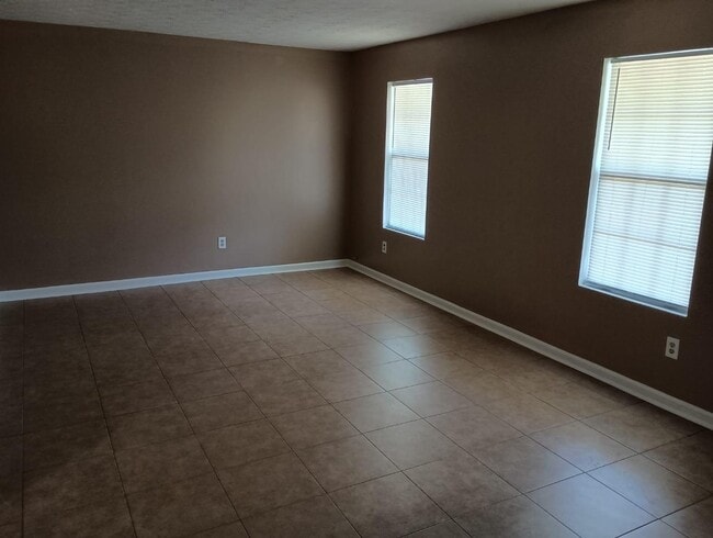 Building Photo - 405 Santa Fe Trail