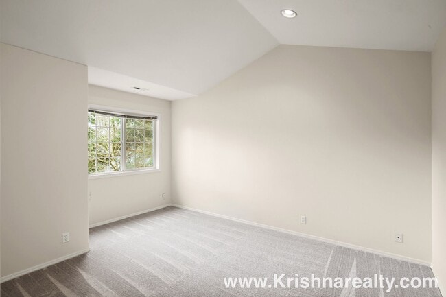 Building Photo - Gorgeous 3 BD* 2.5 BA* Updated Duplex Located in Historic Orenco in the Elk Meadows Community! *S...