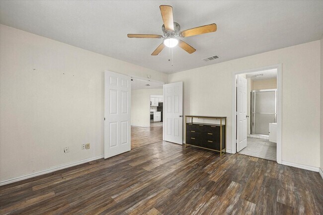 Building Photo - 2504 Brook Hollow Ct
