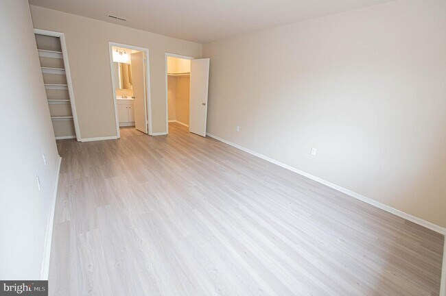 Building Photo - 810 College Ln