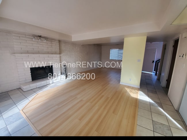 Building Photo - This property offers a NO DEPOSIT option a...