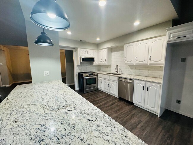 Building Photo - Amazing Midway ISD Home